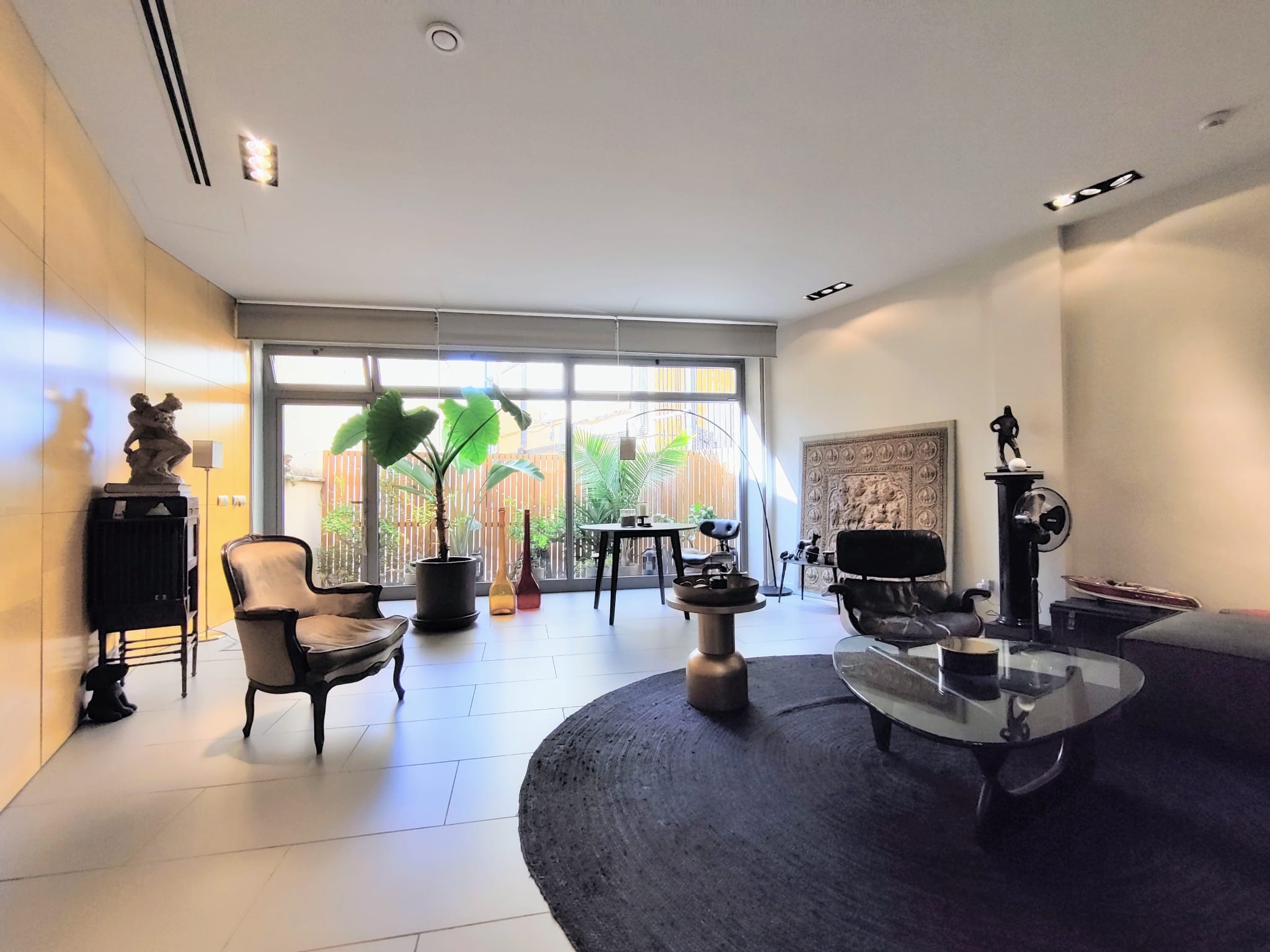 Style loft, idéal pour un indépendant qui souhaite y vivre et/ou y travailler. — photo 2
