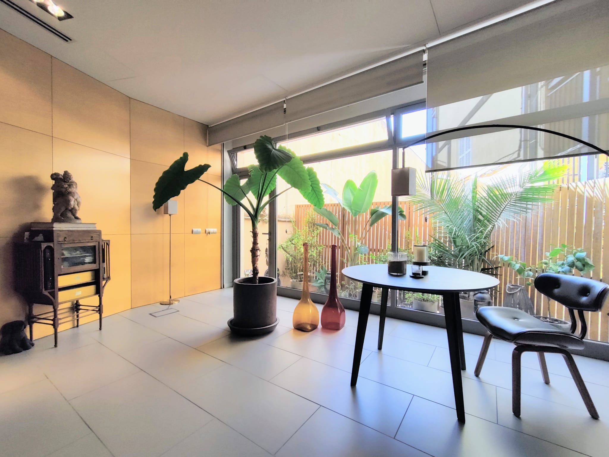 Style loft, idéal pour un indépendant qui souhaite y vivre et/ou y travailler. — photo 3