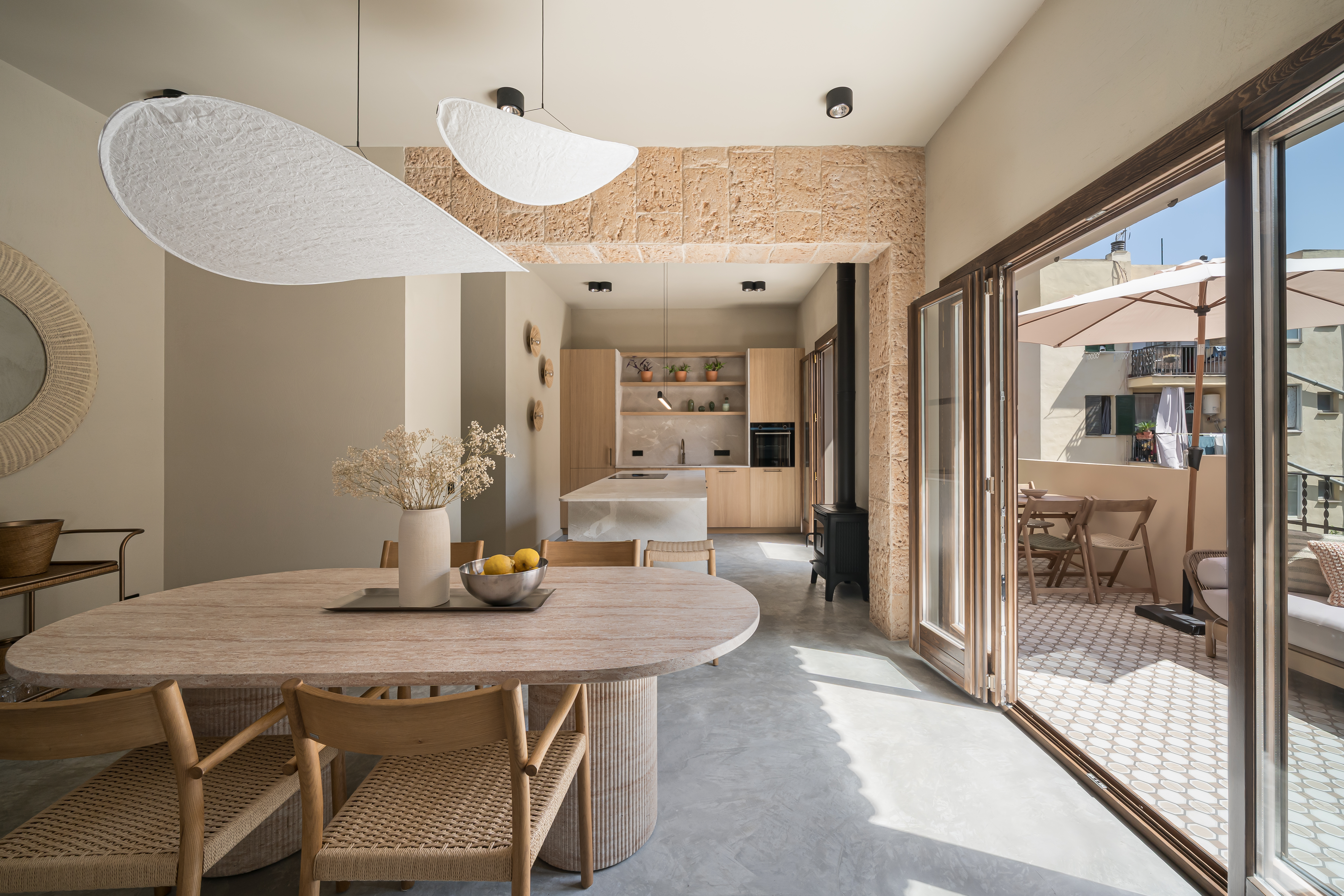 Appartement de 3 chambres entièrement rénové à vendre à Son Armadams, Palma. Intérieurs sur mesure, terrasse de 20 m², design méditerranéen et proximité de Santa Catalina et de la forêt de Bellver — photo 2