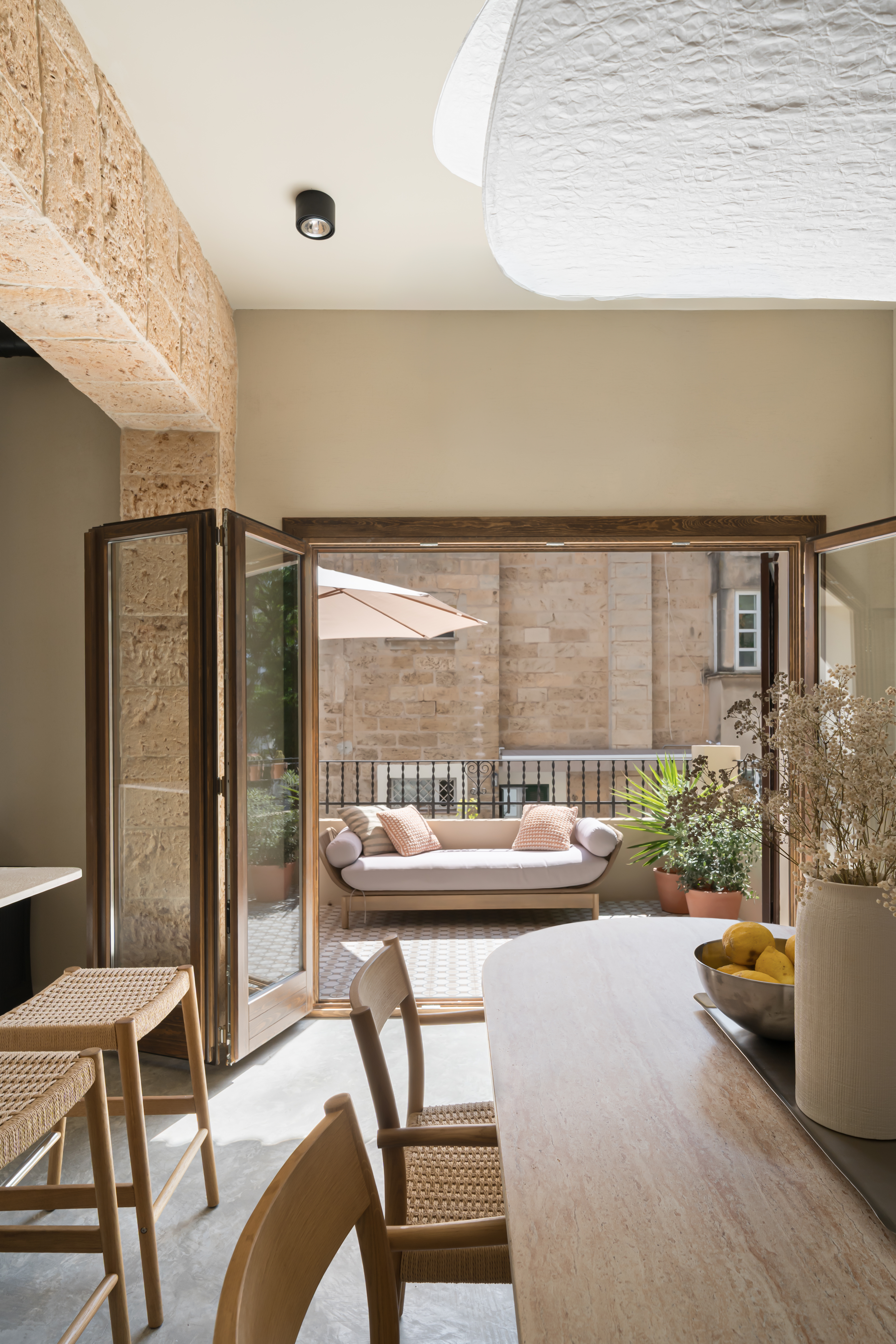 Appartement de 3 chambres entièrement rénové à vendre à Son Armadams, Palma. Intérieurs sur mesure, terrasse de 20 m², design méditerranéen et proximité de Santa Catalina et de la forêt de Bellver — photo 5