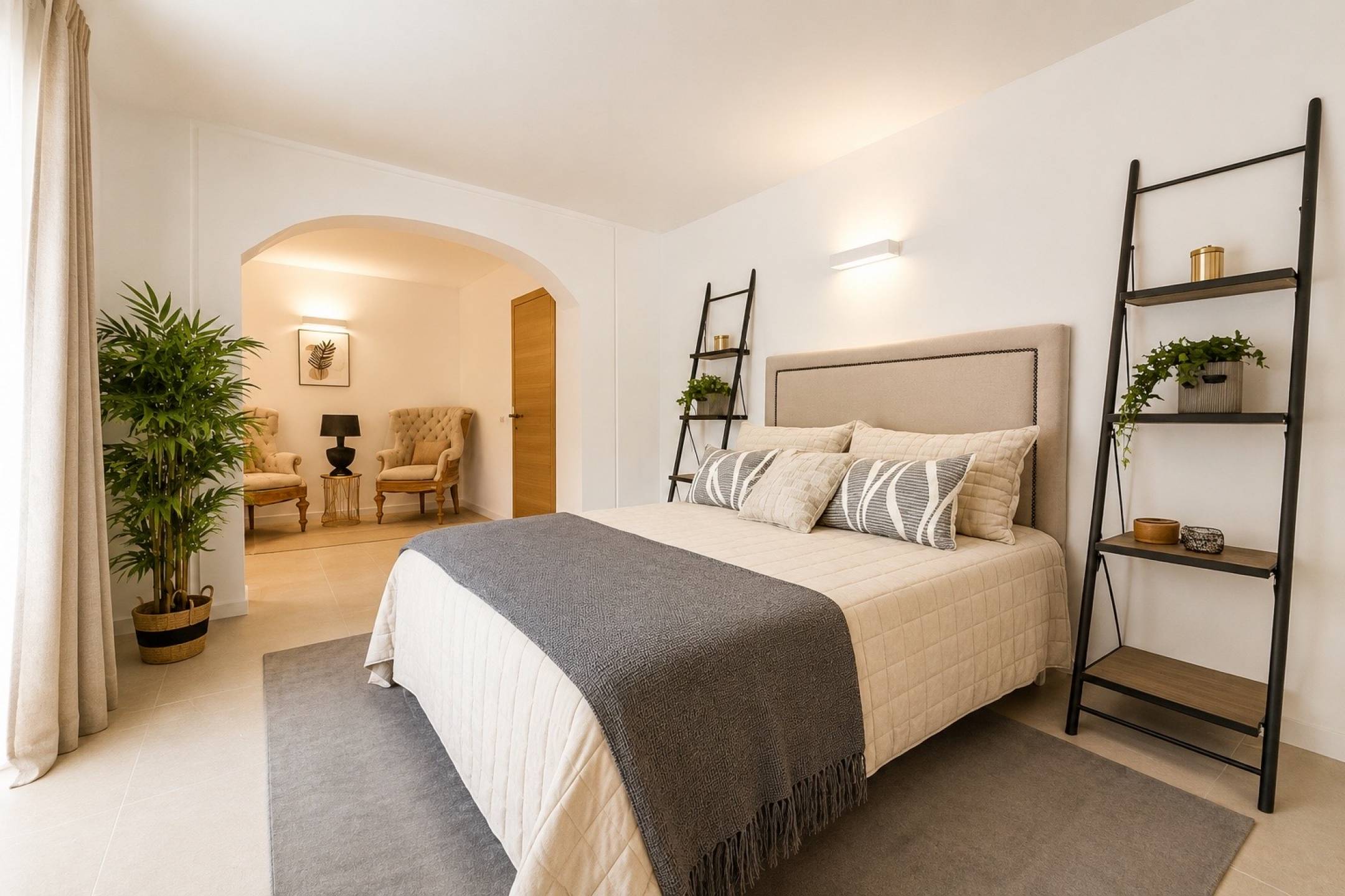 Située dans l'une des rues les plus recherchées de Santa Ponsa, cette villa familiale entièrement rénovée offre confort et commodités toute l'année — photo 9