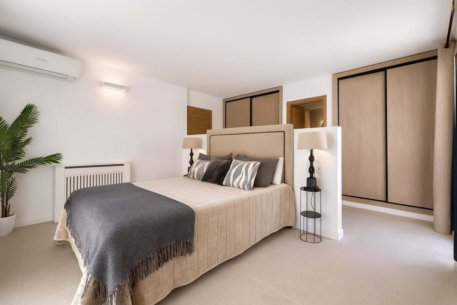 Située dans l'une des rues les plus recherchées de Santa Ponsa, cette villa familiale entièrement rénovée offre confort et commodités toute l'année — photo 14