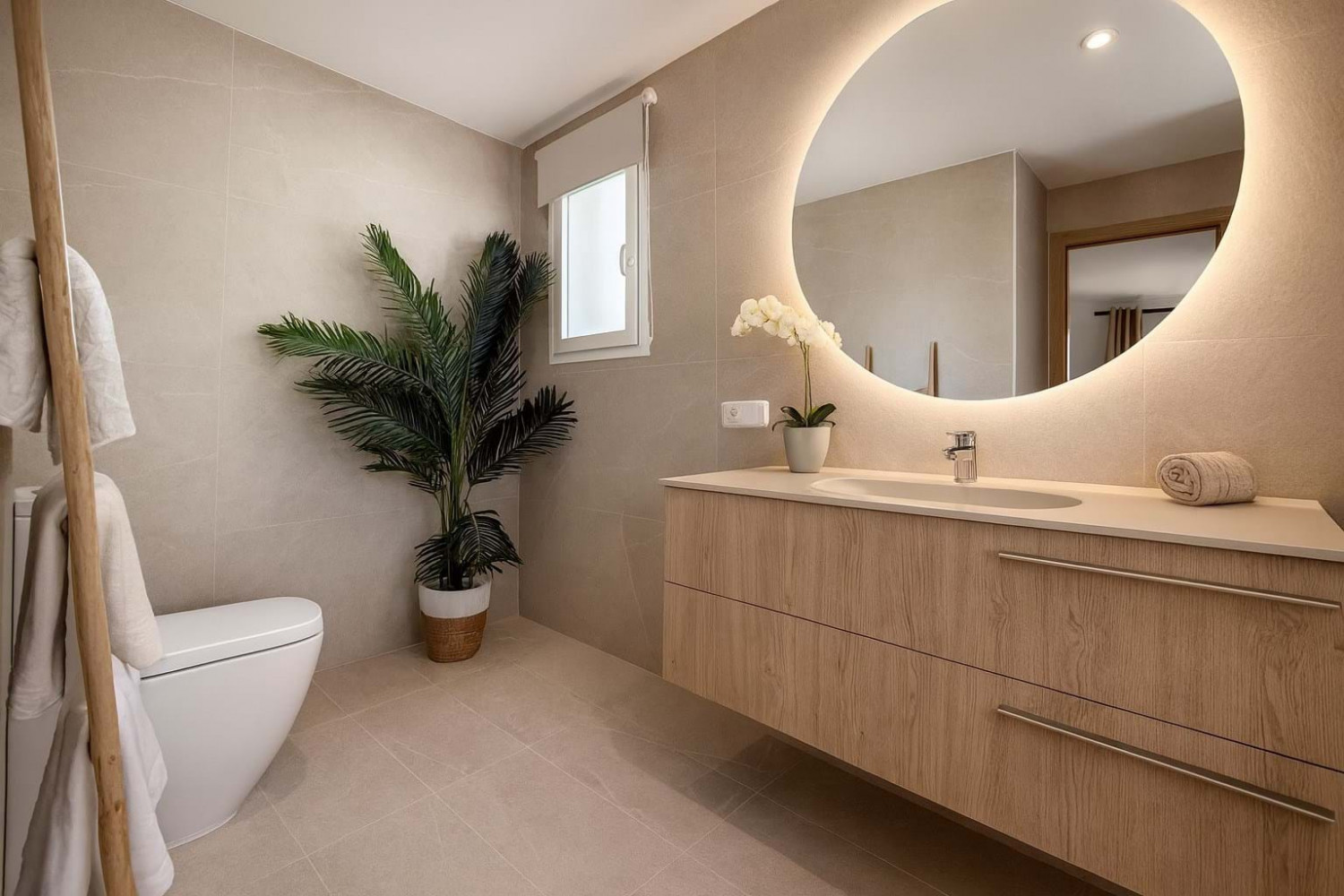 Située dans l'une des rues les plus recherchées de Santa Ponsa, cette villa familiale entièrement rénovée offre confort et commodités toute l'année — photo 15