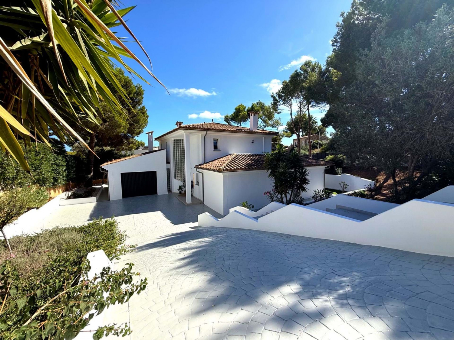 Située dans l'une des rues les plus recherchées de Santa Ponsa, cette villa familiale entièrement rénovée offre confort et commodités toute l'année — photo 19