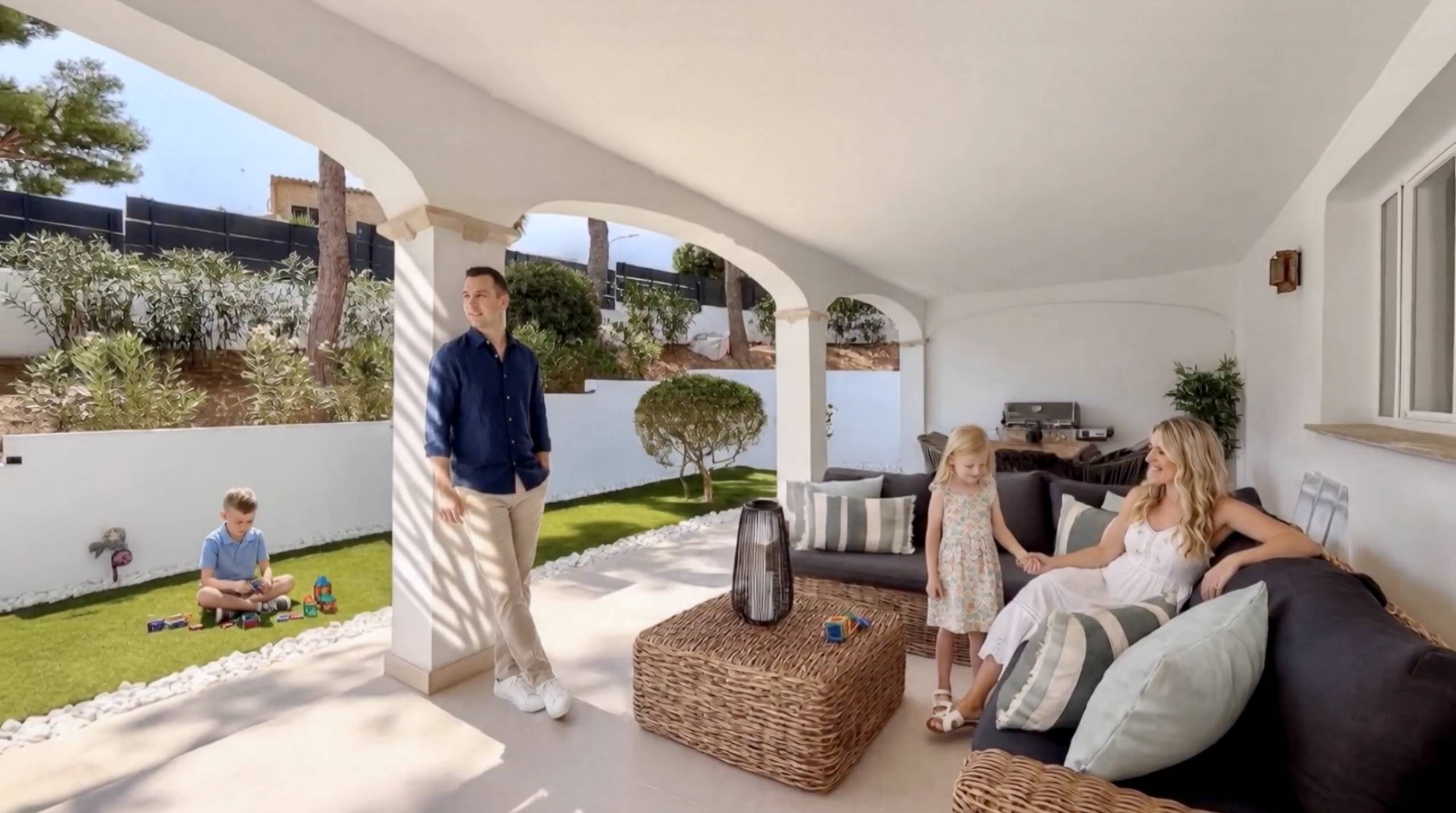 Située dans l'une des rues les plus recherchées de Santa Ponsa, cette villa familiale entièrement rénovée offre confort et commodités toute l'année — photo 23