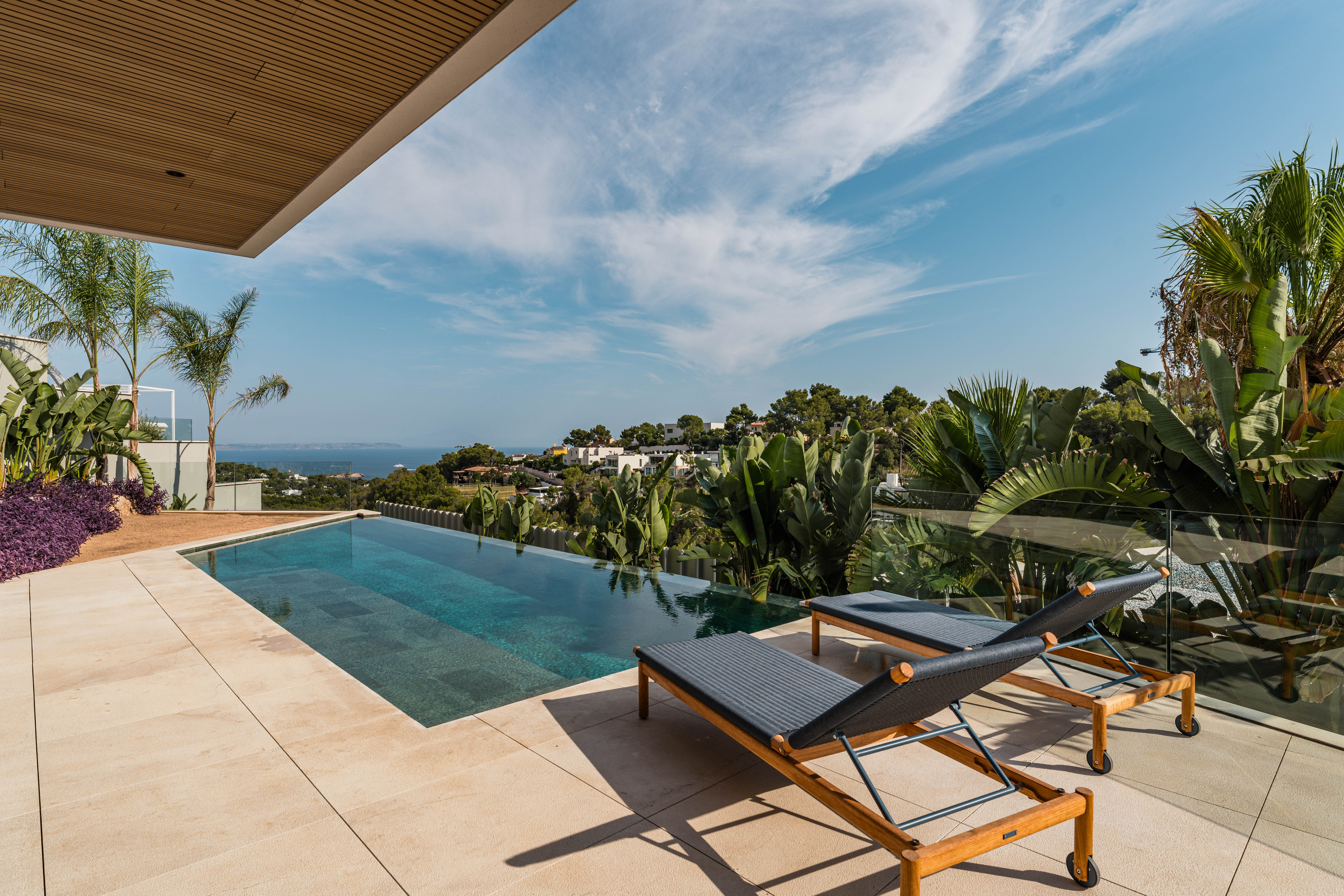 Villa neuve au-dessus de Puerto Portals, dotée de terrasses exposées sud et d'une piscine à débordement à l'eau salée face à la mer — photo 2