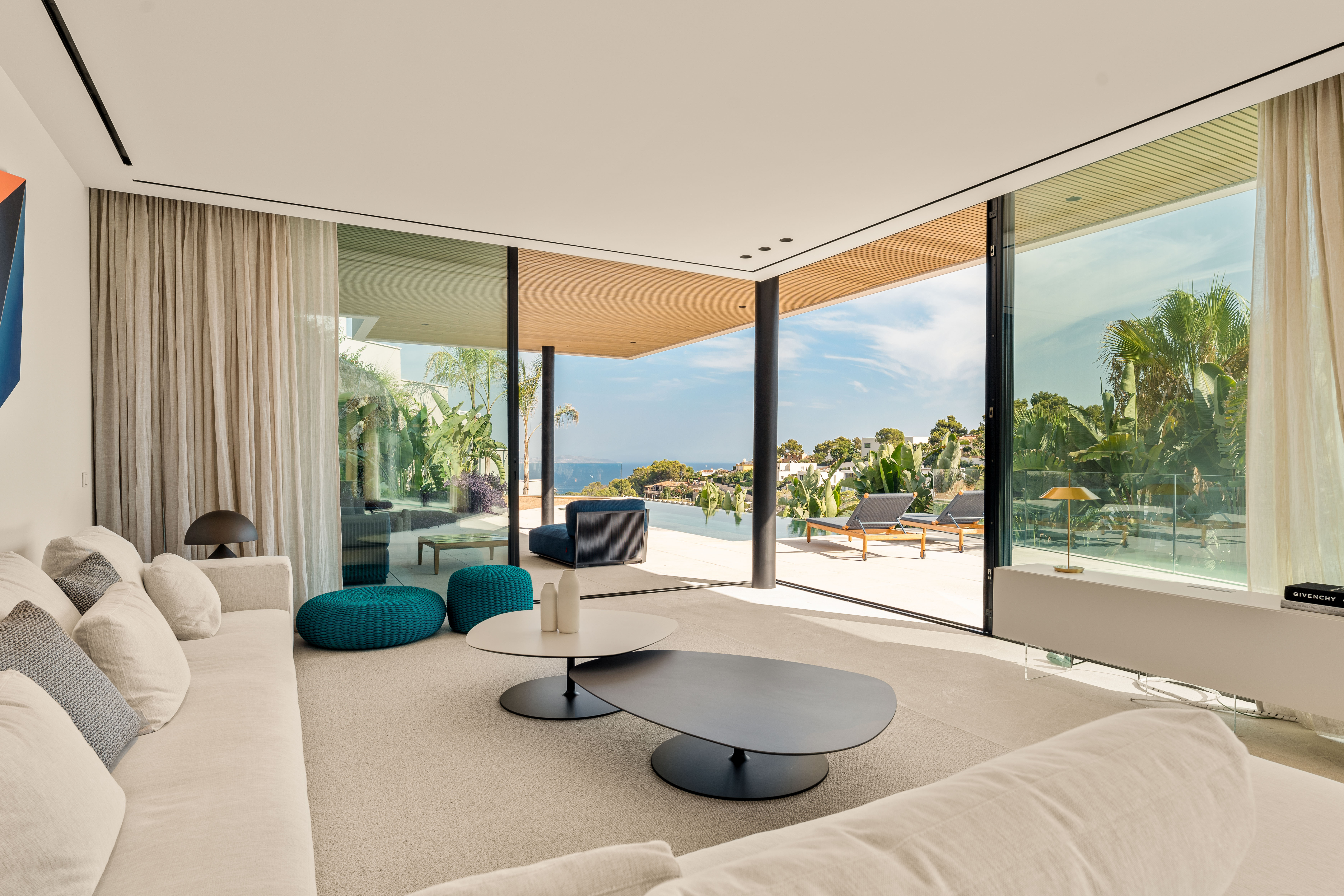 Villa neuve au-dessus de Puerto Portals, dotée de terrasses exposées sud et d'une piscine à débordement à l'eau salée face à la mer — photo 3