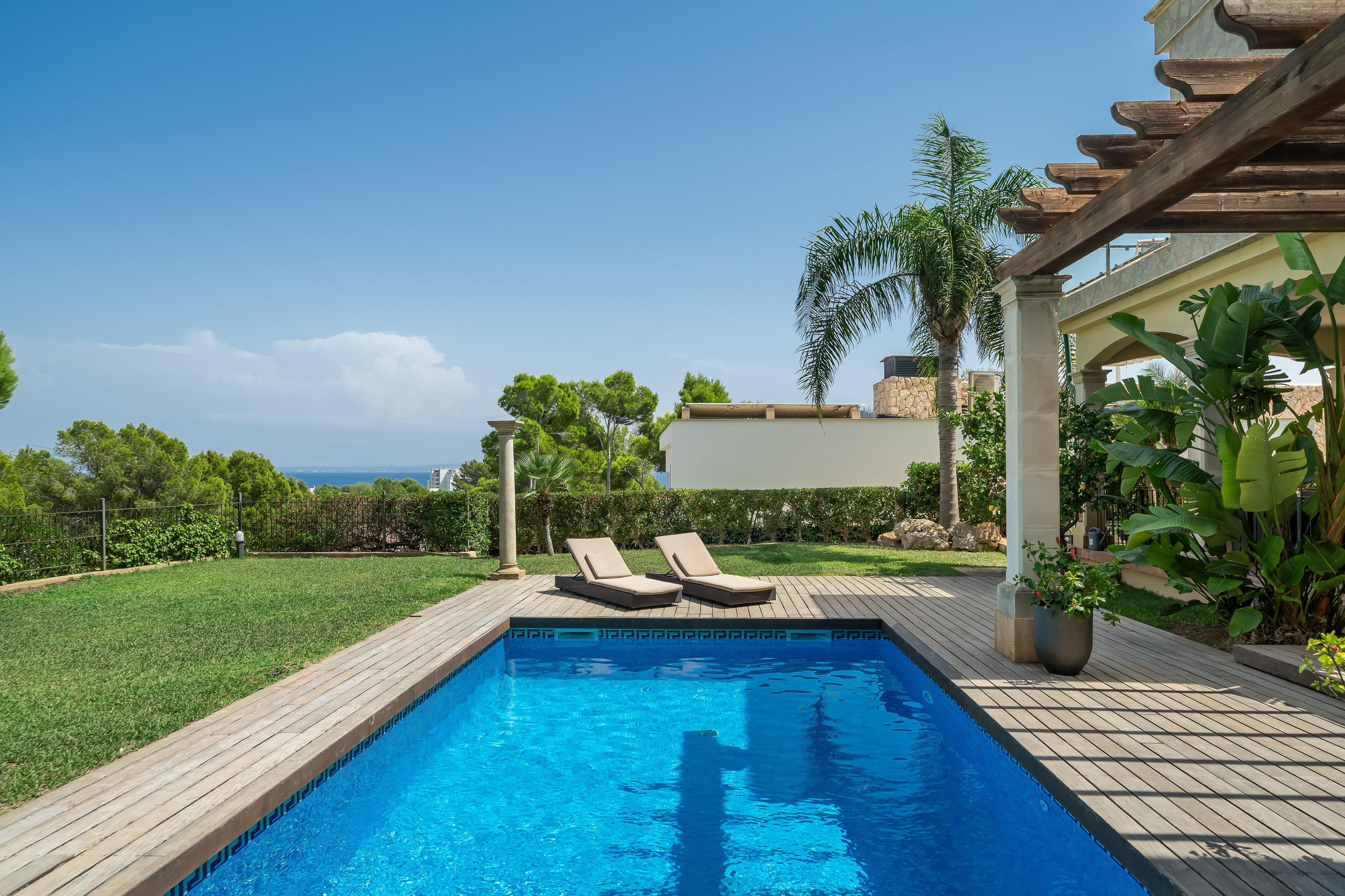 Cala Vynies - Villa de quatre chambres avec espaces de vie distincts, magnifique jardin, piscine et vue mer sur la baie de Palma — photo 23