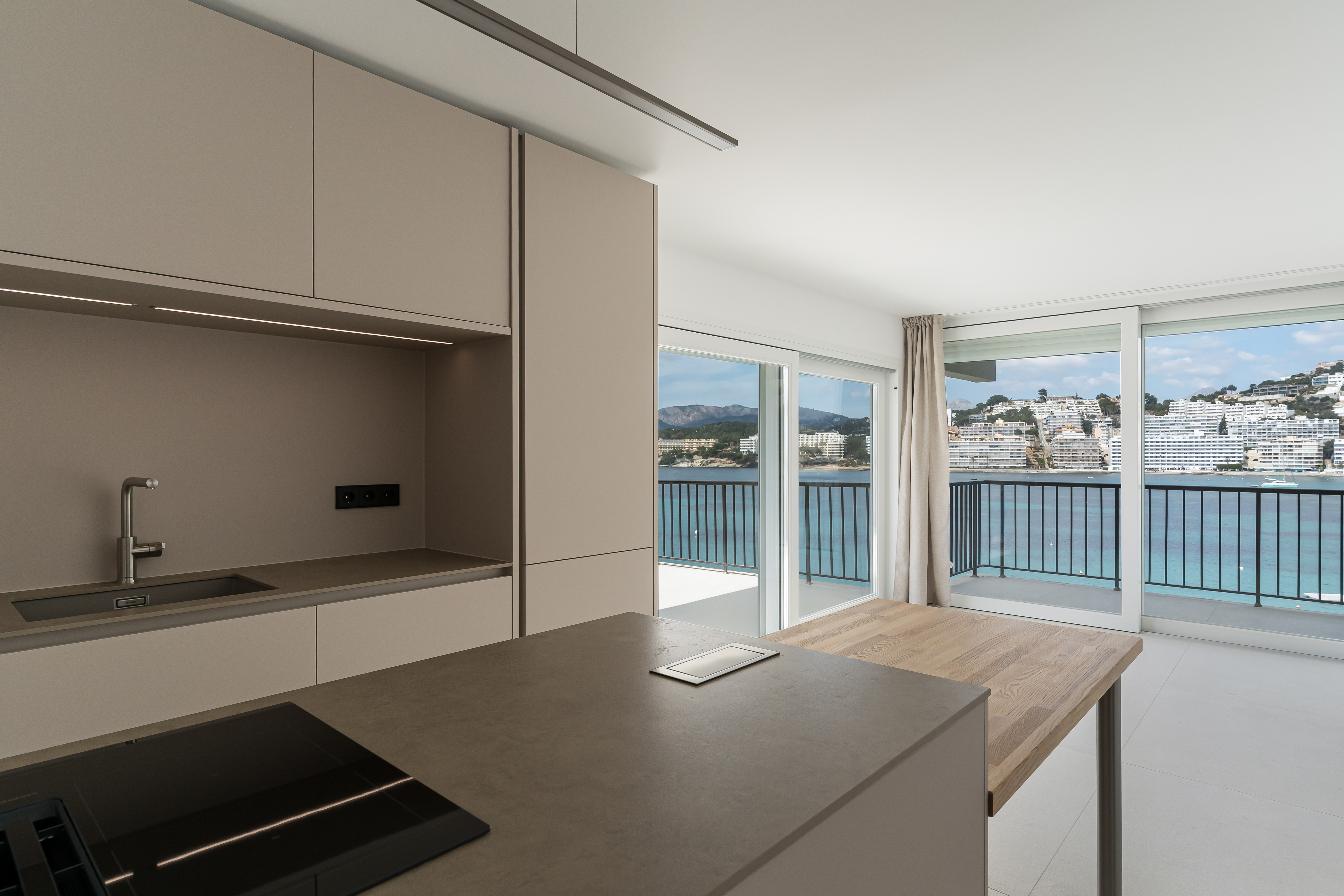Penthouse en front de mer à Santa Ponsa avec accès direct à la mer et toit-terrasse panoramique — photo 3