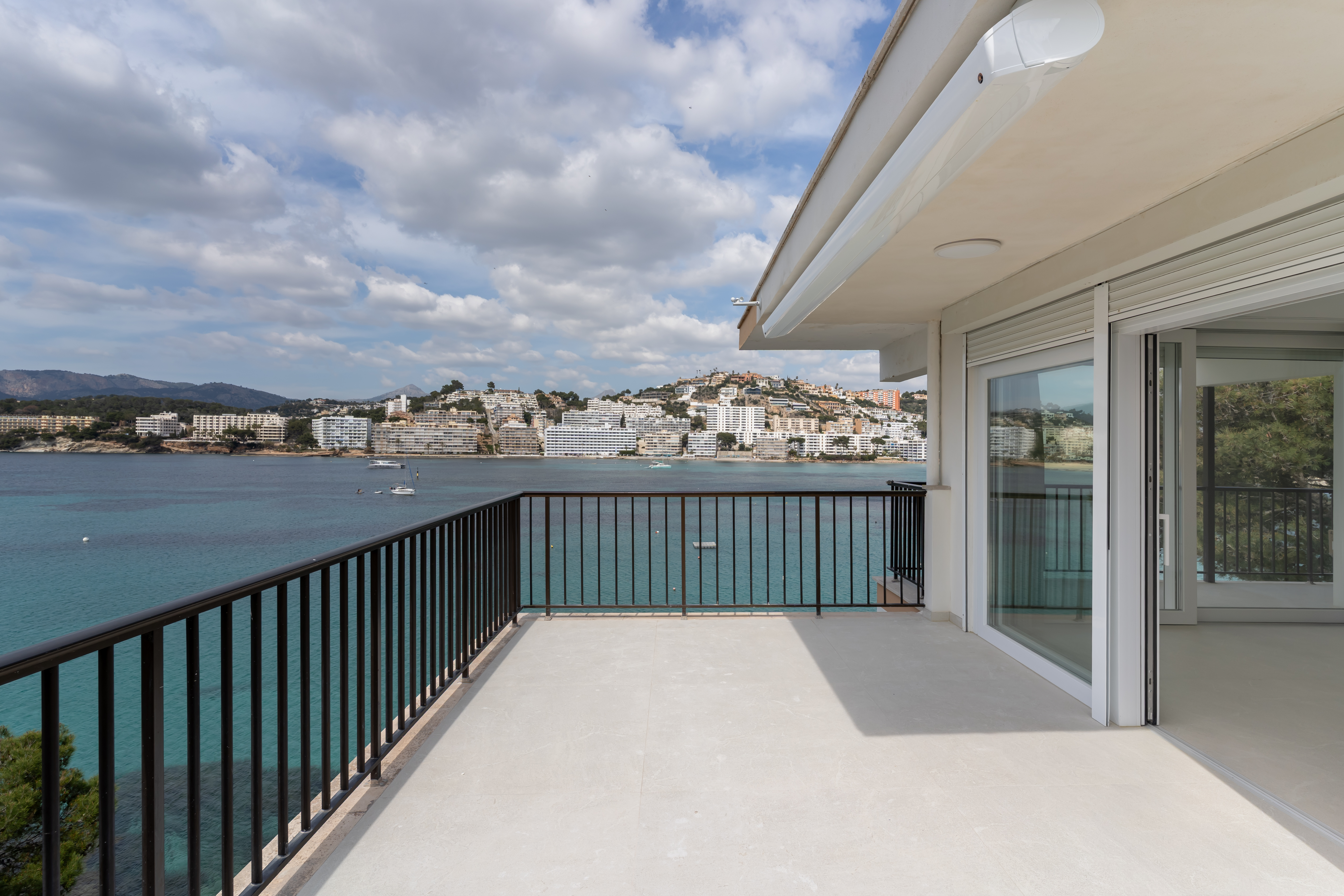 Penthouse en front de mer à Santa Ponsa avec accès direct à la mer et toit-terrasse panoramique — photo 6