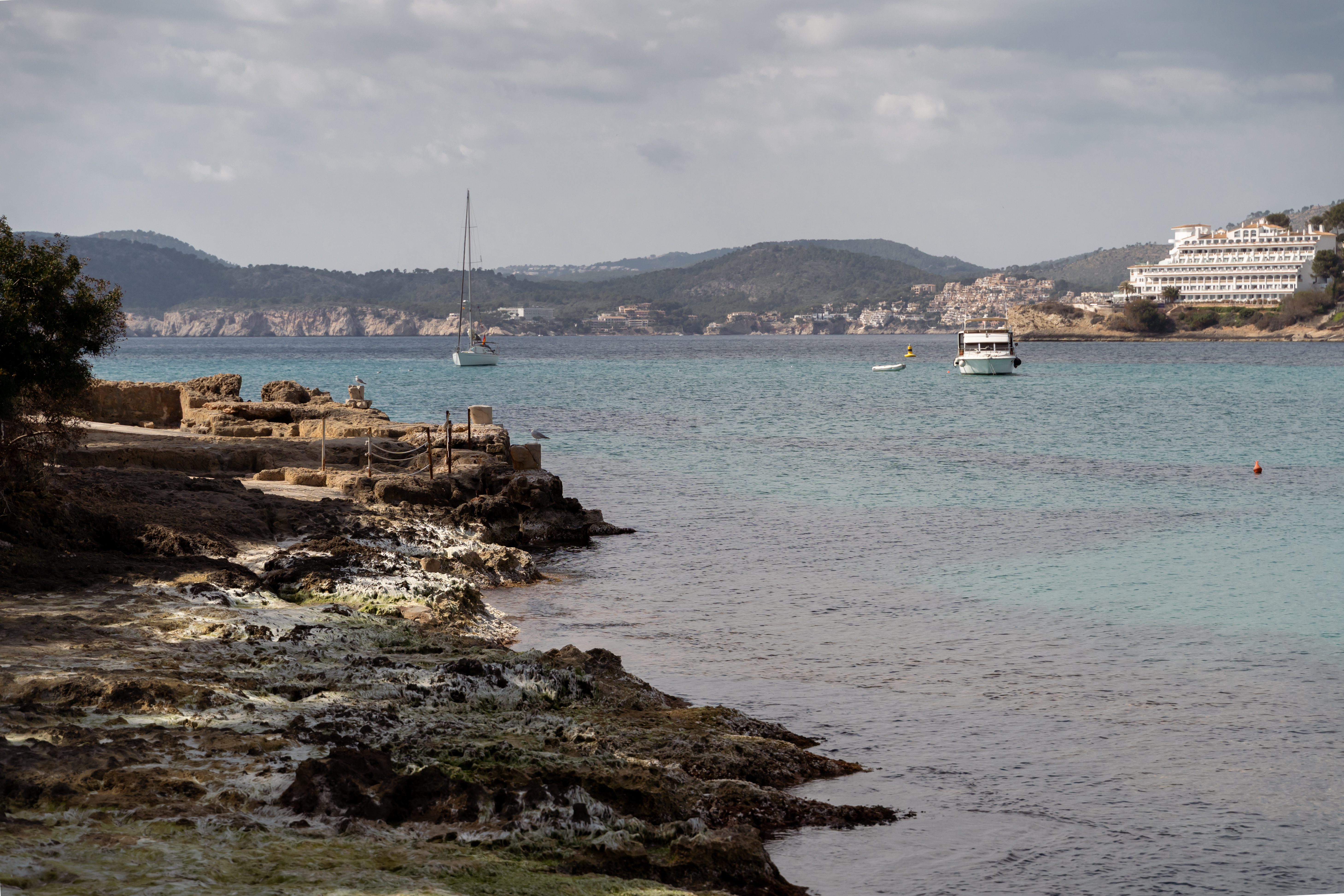 Penthouse en front de mer à Santa Ponsa avec accès direct à la mer et toit-terrasse panoramique — photo 19