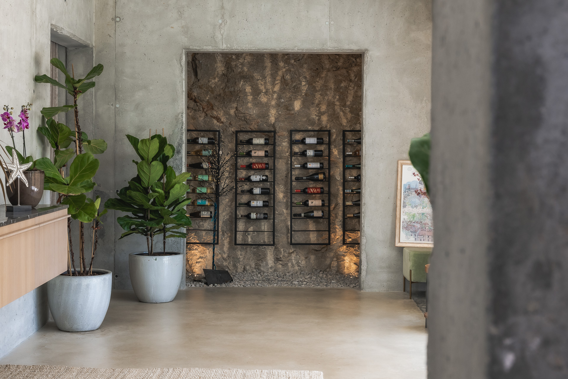 Villa architecturale en béton brut, verre et pierre méditerranéenne, située dans les collines sécurisées de Son Vida au-dessus de Palma — photo 11