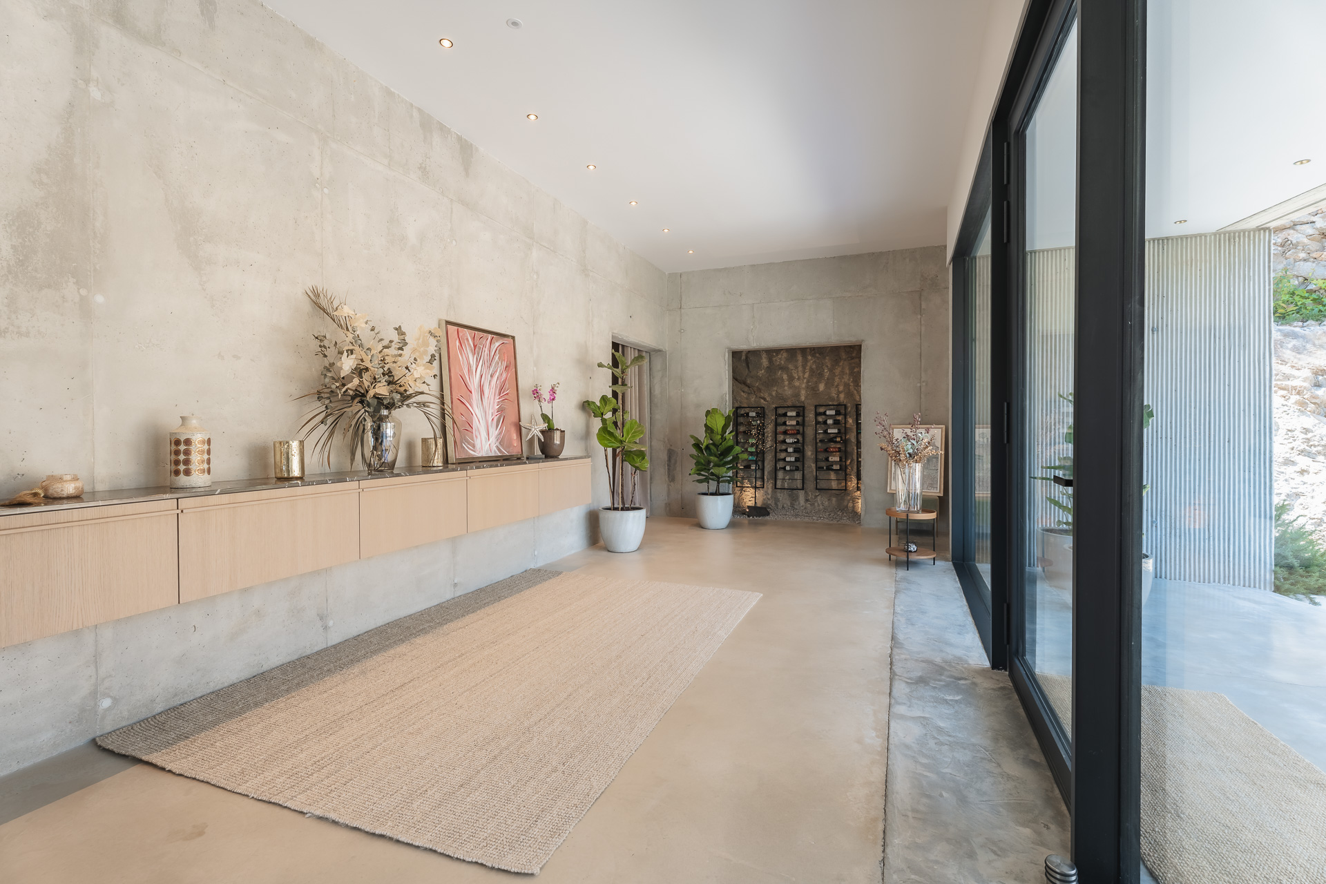 Villa architecturale en béton brut, verre et pierre méditerranéenne, située dans les collines sécurisées de Son Vida au-dessus de Palma — photo 20