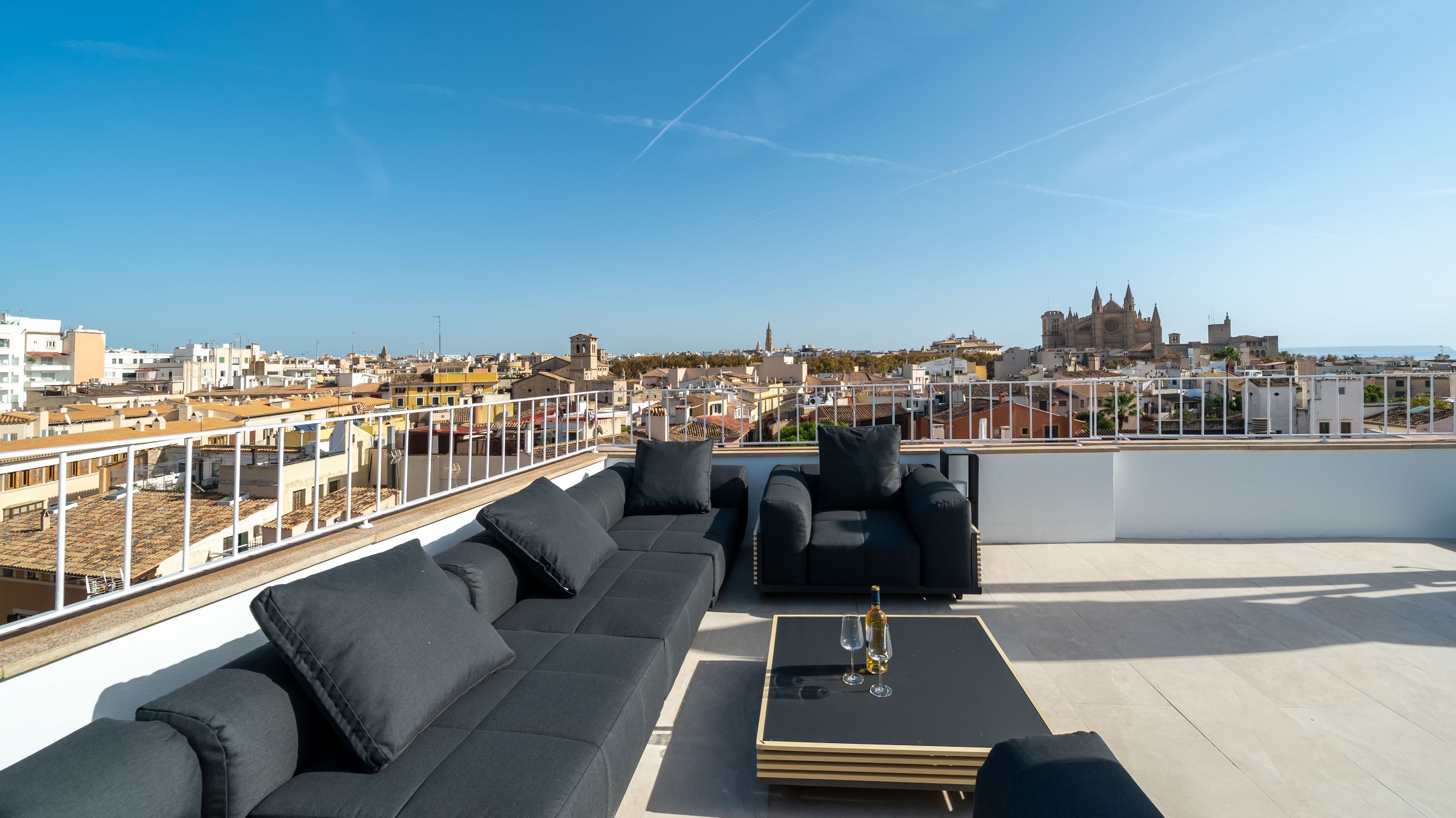 Duplex penthouse à Palma avec trois terrasses, vues sur la cathédrale, la mer et les montagnes, depuis La Lonja — photo 3